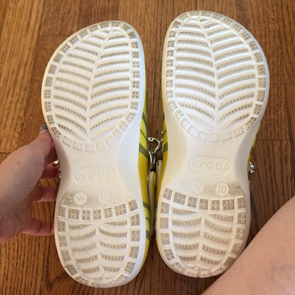 Clueless Cher crocs with extra jibbitz womens 10 worn once - Picture 4 of 6